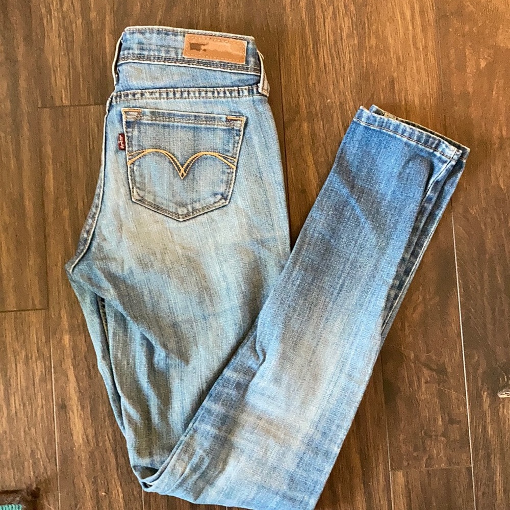 Levi’s Demi curve jeans